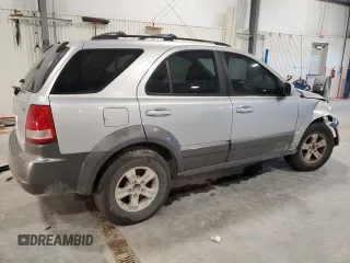 2005 Kia Sorento LX z VIN KNDJC733X55368884, wystawiony jako Copart lot #54858715 z przebiegiem 136 993 mil mil oraz Szkoda całkowita • Salvage title. Historia ofert i sprzedaży dostępna na DreamBid. Obrazek 3.