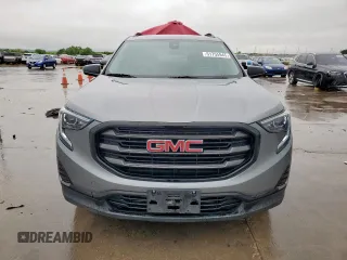 2021 GMC Terrain SLE z VIN 3GKALMEV2ML308839, wystawiony jako Copart lot #51755945 z przebiegiem 61 679 mil mil oraz Czysty tytuł • Clean title. Historia ofert i sprzedaży dostępna na DreamBid. Obrazek 5.