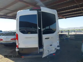 2024 Ford Transit Passenger XL z VIN 1FBAX2CG2RKA75017, wystawiony jako IAAI lot #42463080 z przebiegiem 20 185 mil mil oraz . Historia ofert i sprzedaży dostępna na DreamBid. Obrazek 16.