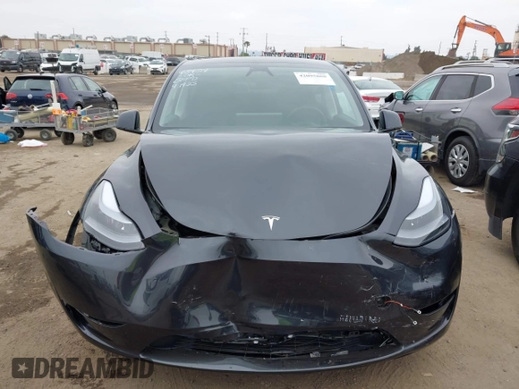 2025 Tesla Model Y Long Range z VIN 7SAYGDED8SF259764, wystawiony jako IAAI lot #42095888 z przebiegiem 2 685 mil mil oraz . Historia ofert i sprzedaży dostępna na DreamBid. Obrazek 13.