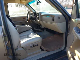 2004 Chevrolet Tahoe Special Service with VIN 1GNEK13V34J171961, listed as a IAAI auction lot 41814925 with 224,552 mi miles. Bid and sale history available at carsss.com. Image 5.