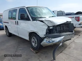 2019 GMC Savana Cargo with VIN 1GTW7AFGXK1220517, listed as a IAAI auction lot 41547025 with 131,264 mi miles. Bid and sale history available at carsss.com. Image 1.
