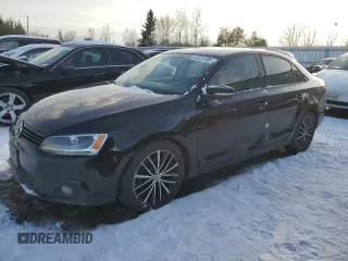 2013 Volkswagen Jetta SE z VIN 3VWBX7AJ9DM374708, wystawiony jako Copart lot #43373705 z przebiegiem 238 059 mil mil oraz Czysty tytuł • Clean title. Historia ofert i sprzedaży dostępna na DreamBid. Obrazek 1.