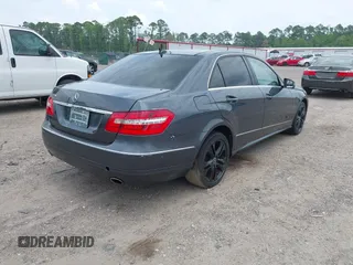 2010 Mercedes-Benz E 350 Luxury z VIN WDDHF5GBXAA250627, wystawiony jako IAAI lot #42426235 z przebiegiem 151 172 mil mil oraz . Historia ofert i sprzedaży dostępna na DreamBid. Obrazek 4.