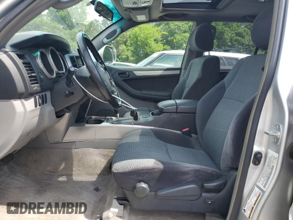 2004 Toyota 4Runner SR5 z VIN JTEBU14R340052011, wystawiony jako Copart lot #60672475 z przebiegiem 259 088 mil mil oraz Czysty tytuł • Clean title. Historia ofert i sprzedaży dostępna na DreamBid. Obrazek 7.
