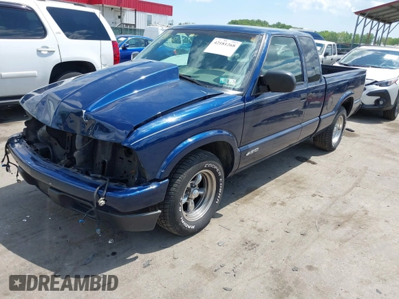 2003 Chevrolet S-10 LS with VIN 1GCCS19X038131836, listed as a IAAI auction lot 42181268 with 123,217 mi miles and . Bid and sale history available at DreamBid. Image 2.