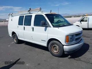 2000 Chevrolet City Express Cargo z VIN 1GCFG25W5Y1203504, wystawiony jako IAAI lot #42250704 z przebiegiem 144 026 mil mil oraz . Historia ofert i sprzedaży dostępna na DreamBid. Obrazek 1.