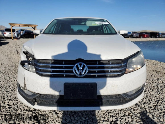 2014 Volkswagen Passat SEL Premium z VIN 1VWCN7A30EC100232, wystawiony jako Copart lot #48228355 z przebiegiem 127 832 mil mil oraz Szkoda całkowita • Salvage title. Historia ofert i sprzedaży dostępna na DreamBid. Obrazek 5.