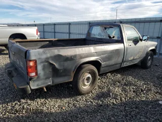 1988 Dodge Dakota z VIN 1B7GN14X5JS776983, wystawiony jako Copart lot #76597944 z przebiegiem 133 654 mil mil oraz Czysty tytuł • Clean title. Historia ofert i sprzedaży dostępna na DreamBid. Obrazek 3.