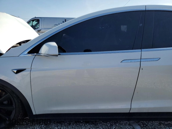2017 Tesla Model X 90D z VIN 5YJXCBE21HF054304, wystawiony jako Copart lot #48428795 z przebiegiem Nie podano mil oraz Czysty tytuł • Clean title. Historia ofert i sprzedaży dostępna na DreamBid. Obrazek 7.