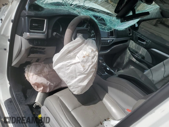 2018 Toyota Highlander SE с VIN 5TDJZRFH1JS884086, выставлен на аукционе Copart как лот 58822095 с пробегом Не указан миль и На запчасти • Non repairable. История ставок и продаж доступна на DreamBid. Изображение 8.