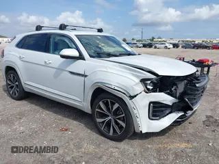 2024 Volkswagen Atlas SEL Premium R-Line z VIN 1V2FE2CA2RC229396, wystawiony jako IAAI lot #42022827 z przebiegiem 8 691 mil mil oraz . Historia ofert i sprzedaży dostępna na DreamBid. Obrazek 1.