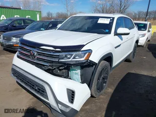 2022 Volkswagen Atlas Cross Sport 3.6L V6 SE w/Technology with VIN 1V2JE2CAXNC211975, listed as a IAAI auction lot 41668404 with 17,983 mi miles. Bid and sale history available at carsss.com. Image 17.