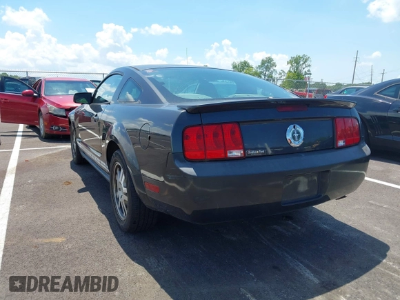 2008 Ford Mustang Deluxe with VIN 1ZVHT80N585164800, listed as a IAAI auction lot 42720565 with 189,711 mi miles and . Bid and sale history available at DreamBid. Image 3.