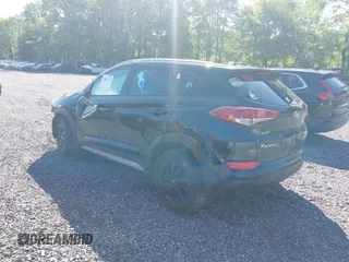 2017 Hyundai Tucson SE with VIN KM8J3CA41HU403662, listed as a IAAI auction lot 39867347 with 151,980 mi miles. Bid and sale history available at carsss.com. Image 3.