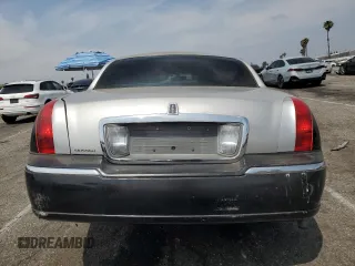 2003 Lincoln Town Car Executive z VIN 1LNHM81W33Y653643, wystawiony jako Copart lot #58824145 z przebiegiem Nie podano mil oraz Szkoda całkowita • Salvage title. Historia ofert i sprzedaży dostępna na DreamBid. Obrazek 6.