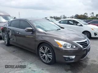 2013 Nissan Altima SV with VIN 1N4AL3AP5DN515499, listed as a IAAI auction lot 42121250 with 78,321 mi miles and . Bid and sale history available at carsss.com. Image 1.
