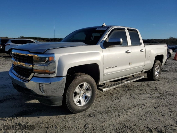 2018 Chevrolet Silverado 1500 LT with VIN 1GCVKREH0JZ127251, listed as a Copart auction lot 76782184 with 77,645 mi miles and Salvage Title. Bid and sale history available at carsss.com. Image 1.