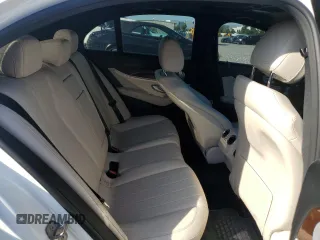 2017 Mercedes-Benz E 300 Luxury z VIN WDDZF4KB2HA054441, wystawiony jako Copart lot #56946975 z przebiegiem 154 968 mil mil oraz Nie do naprawy • Non repairable. Historia ofert i sprzedaży dostępna na DreamBid. Obrazek 10.