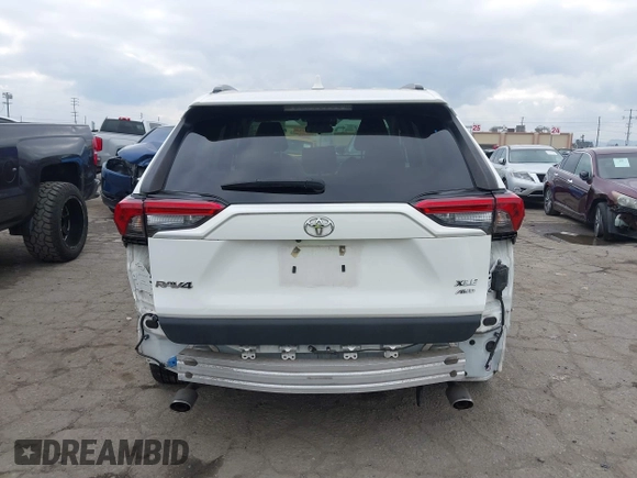2019 Toyota RAV4 XLE Premium with VIN JTMA1RFV9KD513395, listed as a IAAI auction lot 41469143 with 28,406 mi miles. Bid and sale history available at carsss.com. Image 17.