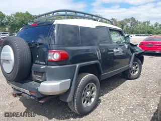 2013 Toyota FJ Cruiser with VIN JTEBU4BF2DK173157, listed as a IAAI auction lot 39718611 with 178,886 mi miles. Bid and sale history available at carsss.com. Image 4.