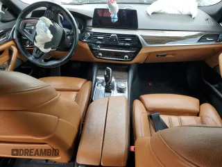 2018 BMW 5 Series 530i z VIN WBAJA5C50JG899776, wystawiony jako Copart lot #55436075 z przebiegiem Nie podano mil oraz Szkoda całkowita • Salvage title. Historia ofert i sprzedaży dostępna na DreamBid. Obrazek 8.
