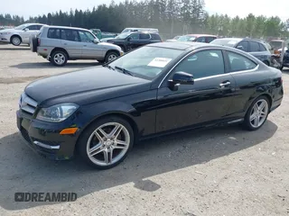 2012 Mercedes-Benz C 250 z VIN WDDGJ4HB5CF764992, wystawiony jako IAAI lot #42208031 z przebiegiem 101 533 mil mil oraz . Historia ofert i sprzedaży dostępna na DreamBid. Obrazek 2.