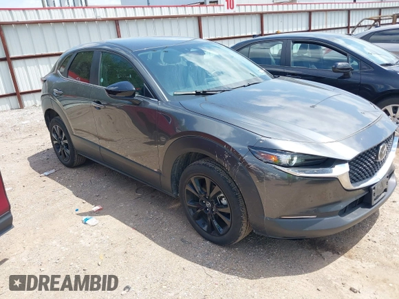 2024 Mazda CX-30 S Select Sport z VIN 3MVDMBBM5RM626265, wystawiony jako IAAI lot #42220770 z przebiegiem 17 895 mil mil oraz . Historia ofert i sprzedaży dostępna na DreamBid. Obrazek 1.
