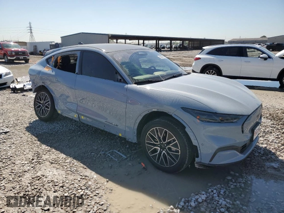 2024 Ford Mustang Mach-E Premium z VIN 3FMTK3R72RMA15369, wystawiony jako Copart lot #50387625 z przebiegiem 1 440 mil mil oraz Szkoda całkowita • Salvage title. Historia ofert i sprzedaży dostępna na DreamBid. Obrazek 4.