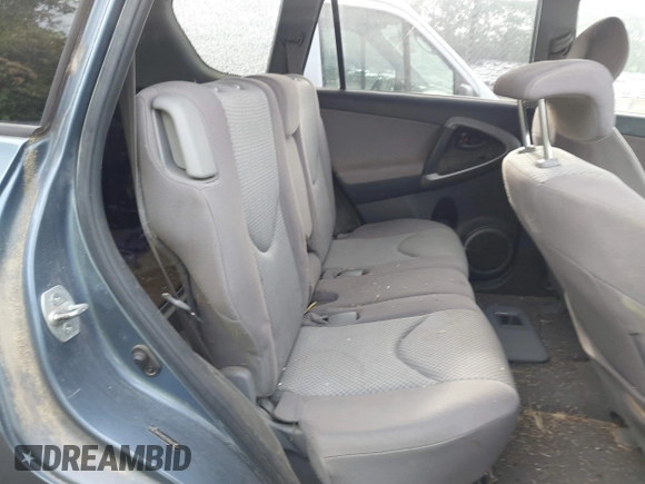 2006 Toyota RAV4 with VIN JTMZK33VX66002306, listed as a IAAI auction lot 42075057 with 271,662 mi miles. Bid and sale history available at carsss.com. Image 8.