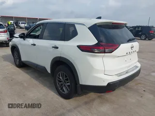 2024 Nissan Rogue S z VIN 5N1BT3AA5RC726064, wystawiony jako IAAI lot #42114661 z przebiegiem 4 306 mil mil oraz . Historia ofert i sprzedaży dostępna na DreamBid. Obrazek 3.