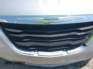 2013 Chrysler 200 Touring with VIN 1C3CCBBB6DN721743, listed as a IAAI auction lot 42079415 with 194,243 mi miles. Bid and sale history available at carsss.com. Image 6.