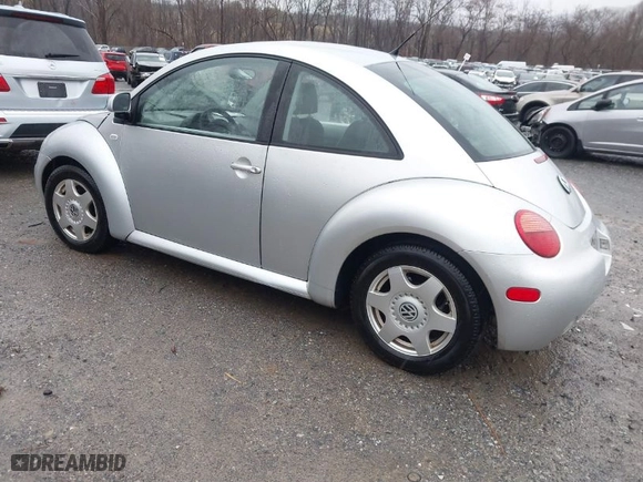 2000 Volkswagen New Beetle GLS with VIN 3VWCC21C8YM458531, listed as a IAAI auction lot 41720193 with NaN miles. Bid and sale history available at carsss.com. Image 3.