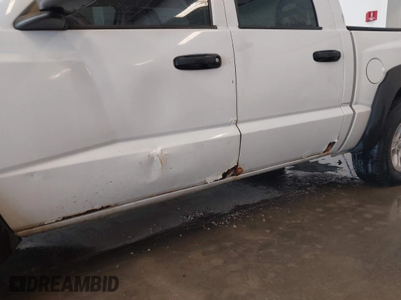 2005 Dodge Dakota SLT with VIN 1D7HW48N05S195964, listed as a IAAI auction lot 41508687 with 226,285 mi miles. Bid and sale history available at carsss.com. Image 6.