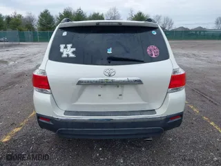 2011 Toyota Highlander with VIN 5TDZK3EHXBS048607, listed as a IAAI auction lot 41180677 with 211,295 mi miles. Bid and sale history available at carsss.com. Image 16.