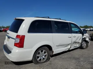 2011 Chrysler Town & Country Touring L z VIN 2A4RR8DG6BR702751, wystawiony jako Copart lot #58541045 z przebiegiem 170 144 mil mil oraz Szkoda całkowita • Salvage title. Historia ofert i sprzedaży dostępna na DreamBid. Obrazek 3.