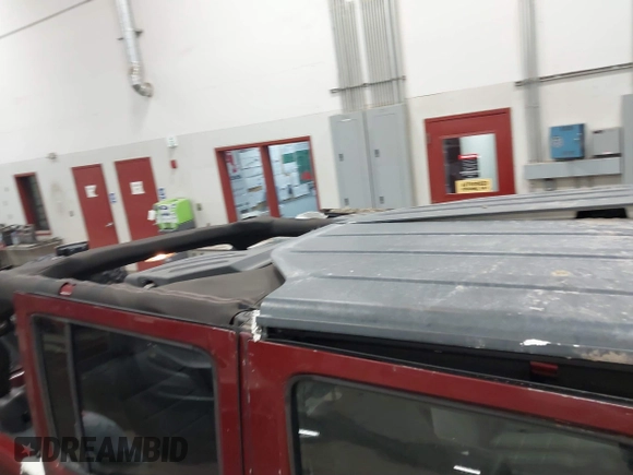 2007 Jeep Wrangler Unlimited Sahara z VIN 1J4GA59157L218278, wystawiony jako IAAI lot #41871773 z przebiegiem 145 992 mil mil oraz . Historia ofert i sprzedaży dostępna na DreamBid. Obrazek 12.