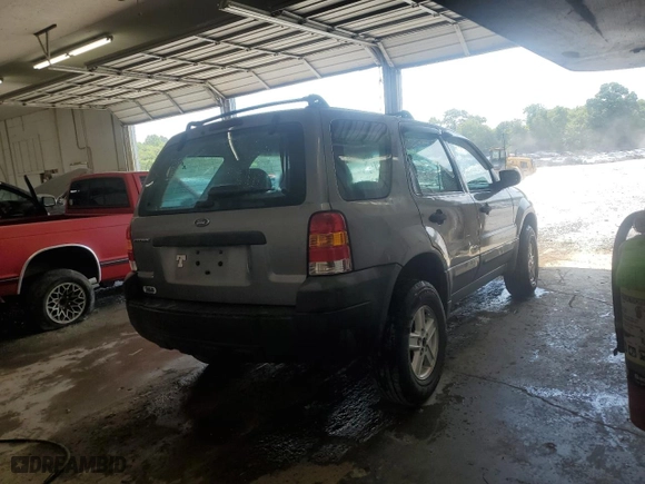 2007 Ford Escape XLS with VIN 1FMCU02Z47KA50729, listed as a Copart auction lot 62275934 with 304,945 mi miles and Salvage Title. Bid and sale history available at carsss.com. Image 3.