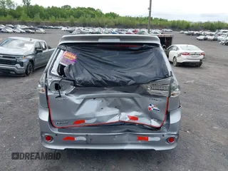 2017 Toyota Sienna SE with VIN 5TDXZ3DC5HS777793, listed as a IAAI auction lot 42295108 with 142,707 mi miles and . Bid and sale history available at DreamBid. Image 16.