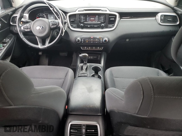 2016 Kia Sorento LX z VIN 5XYPGDA57GG162692, wystawiony jako Copart lot #49185585 z przebiegiem 134 152 mil mil oraz Szkoda całkowita • Salvage title. Historia ofert i sprzedaży dostępna na DreamBid. Obrazek 8.