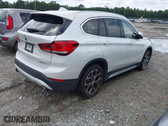 2021 BMW X1 xDrive28i z VIN WBXJG9C09M5T94206, wystawiony jako IAAI lot #42498235 z przebiegiem 62 079 mil mil oraz . Historia ofert i sprzedaży dostępna na DreamBid. Obrazek 4.