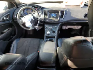 2016 Chrysler 200 S z VIN 1C3CCCBB3GN138217, wystawiony jako Copart lot #53496775 z przebiegiem 160 685 mil mil oraz Szkoda całkowita • Salvage title. Historia ofert i sprzedaży dostępna na DreamBid. Obrazek 8.