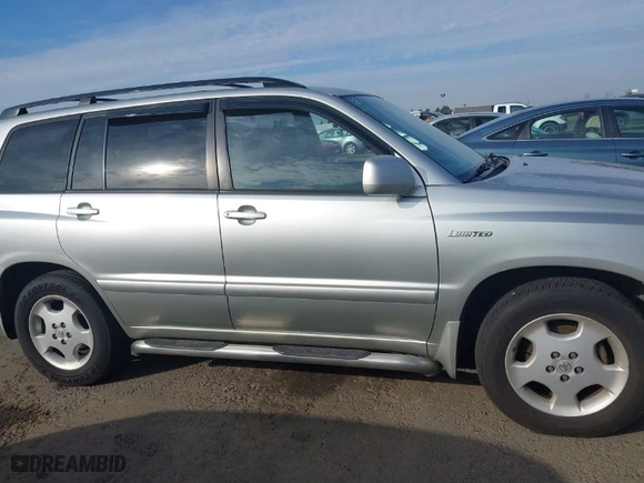 2005 Toyota Highlander with VIN JTEDP21A650061727, listed as a IAAI auction lot 41393126 with 314,688 mi miles. Bid and sale history available at carsss.com. Image 13.