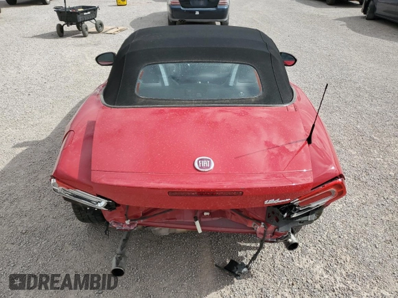 2017 FIAT 124 Spider Lusso z VIN JC1NFAEK5H0123760, wystawiony jako Copart lot #55865845 z przebiegiem 52 285 mil mil oraz Szkoda całkowita • Salvage title. Historia ofert i sprzedaży dostępna na DreamBid. Obrazek 10.