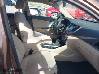 2016 Hyundai Tucson SE with VIN KM8J23A47GU166435, listed as a IAAI auction lot 41952751 with 66,785 mi miles. Bid and sale history available at carsss.com. Image 5.