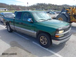 1999 Chevrolet Silverado 1500 LS with VIN 2GCEC19T5X1140995, listed as a IAAI auction lot 41879076 with 1 mi miles. Bid and sale history available at carsss.com. Image 1.