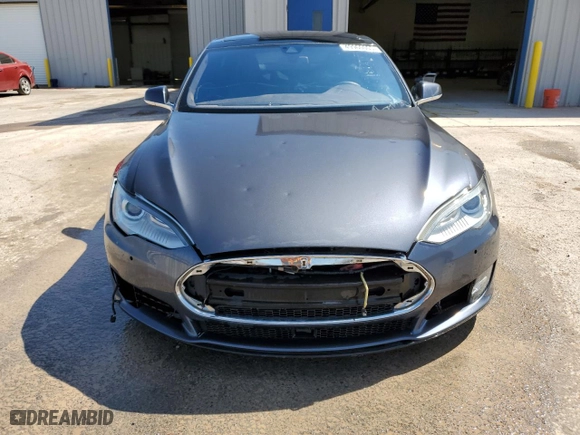 2015 Tesla Model S 85D with VIN 5YJSA1H47FF081883, listed as a Copart auction lot 49960005 with 0 miles and Clean Title. Bid and sale history available at carsss.com. Image 5.