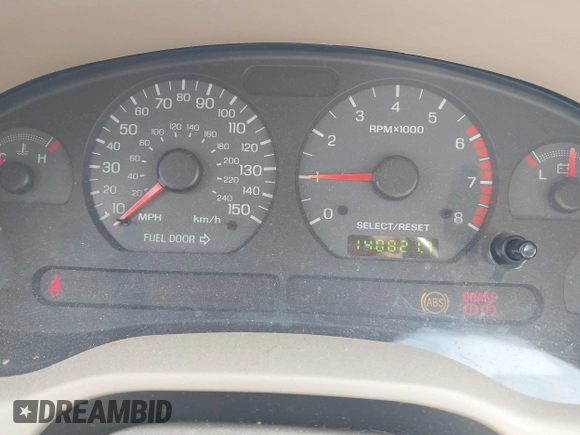 2002 Ford Mustang GT Deluxe z VIN 1FAFP42X32F161388, wystawiony jako IAAI lot #42271266 z przebiegiem 140 821 mil mil oraz . Historia ofert i sprzedaży dostępna na DreamBid. Obrazek 7.