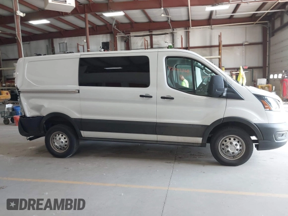 2024 Ford Transit z VIN 1FTYE2Y89RKB18494, wystawiony jako IAAI lot #42445260 z przebiegiem 19 070 mil mil oraz . Historia ofert i sprzedaży dostępna na DreamBid. Obrazek 13.