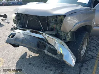 2007 Chevrolet Silverado 2500HD Classic LT3 with VIN 1GCHK23D07F175475, listed as a IAAI auction lot 40584772 with 253,562 mi miles. Bid and sale history available at carsss.com. Image 6.